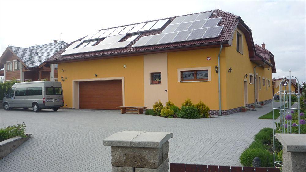 Apartmany Graf Chýně Exteriör bild