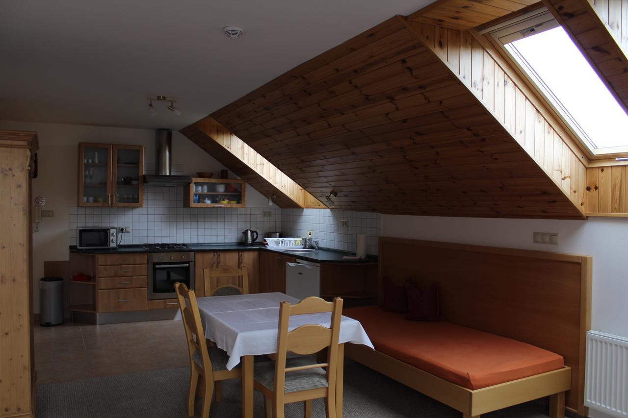 Apartmany Graf Chýně Exteriör bild