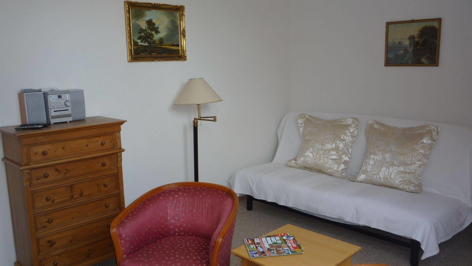 Apartmany Graf Chýně Exteriör bild