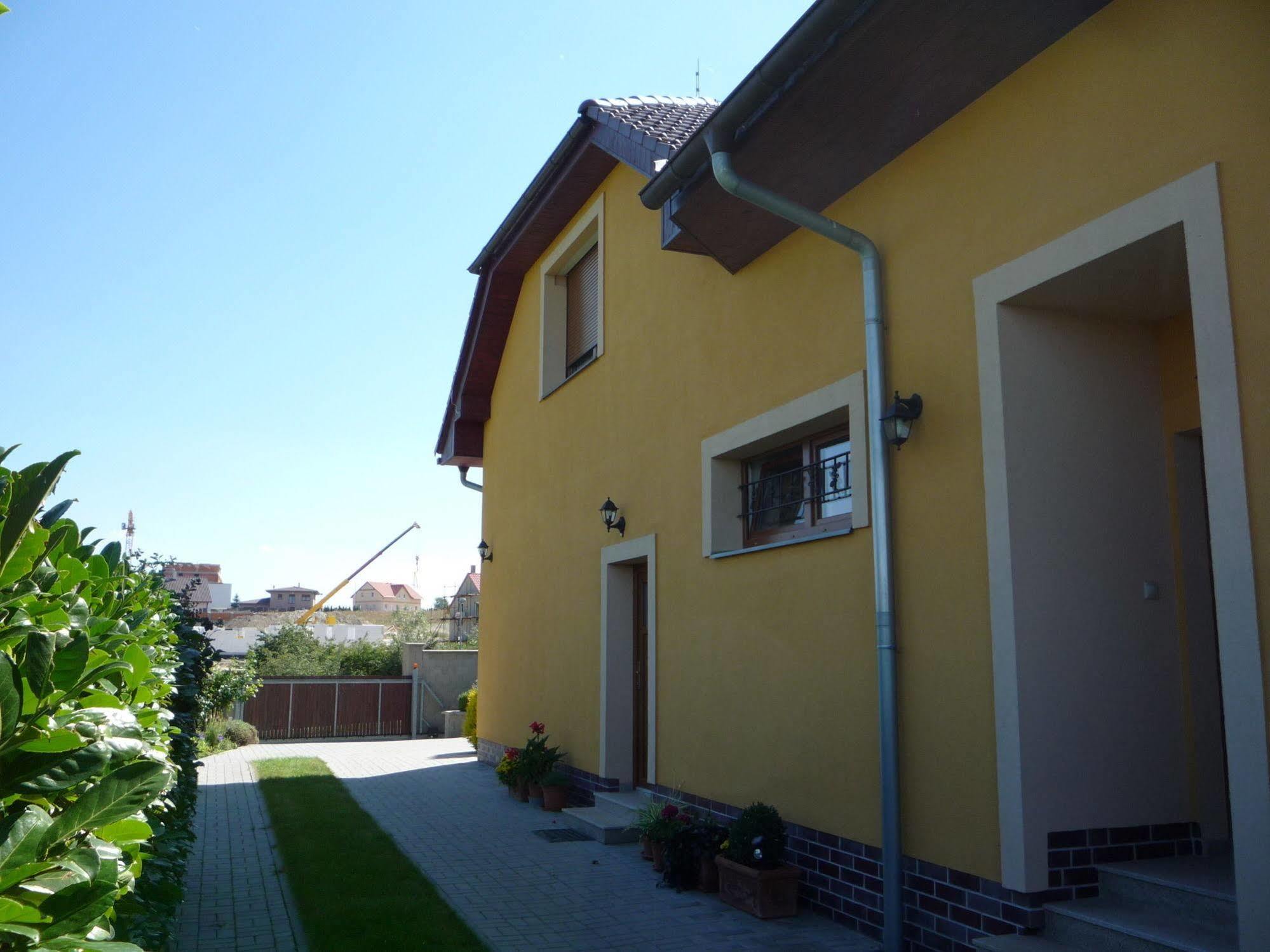 Apartmany Graf Chýně Exteriör bild