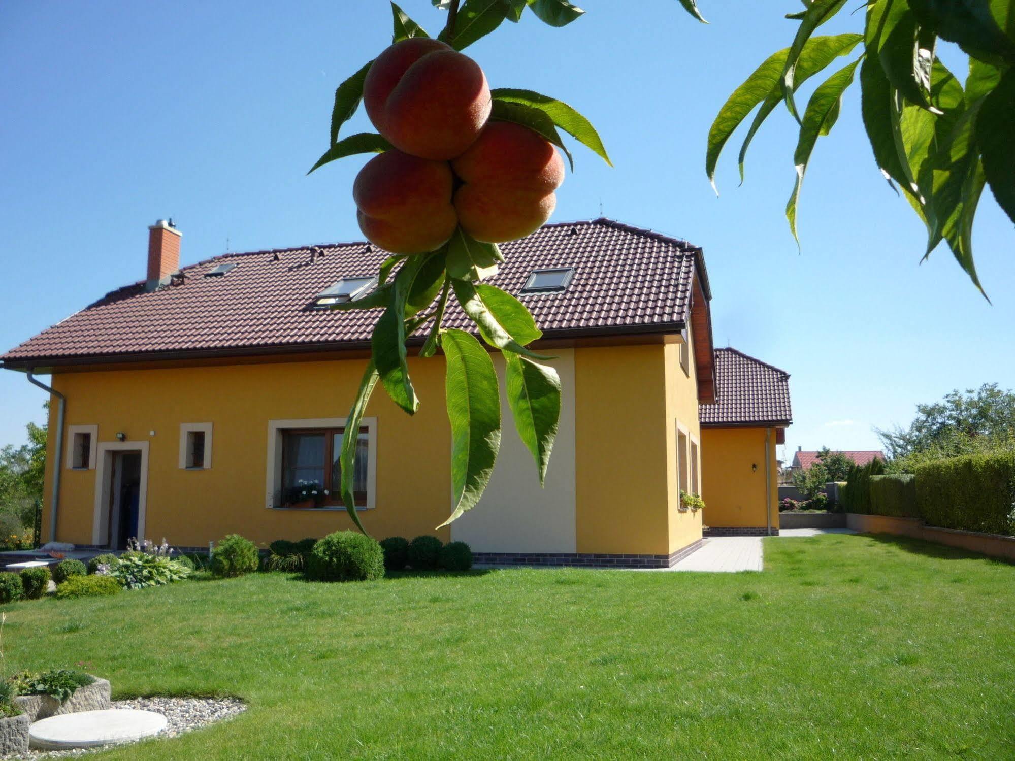 Apartmany Graf Chýně Exteriör bild