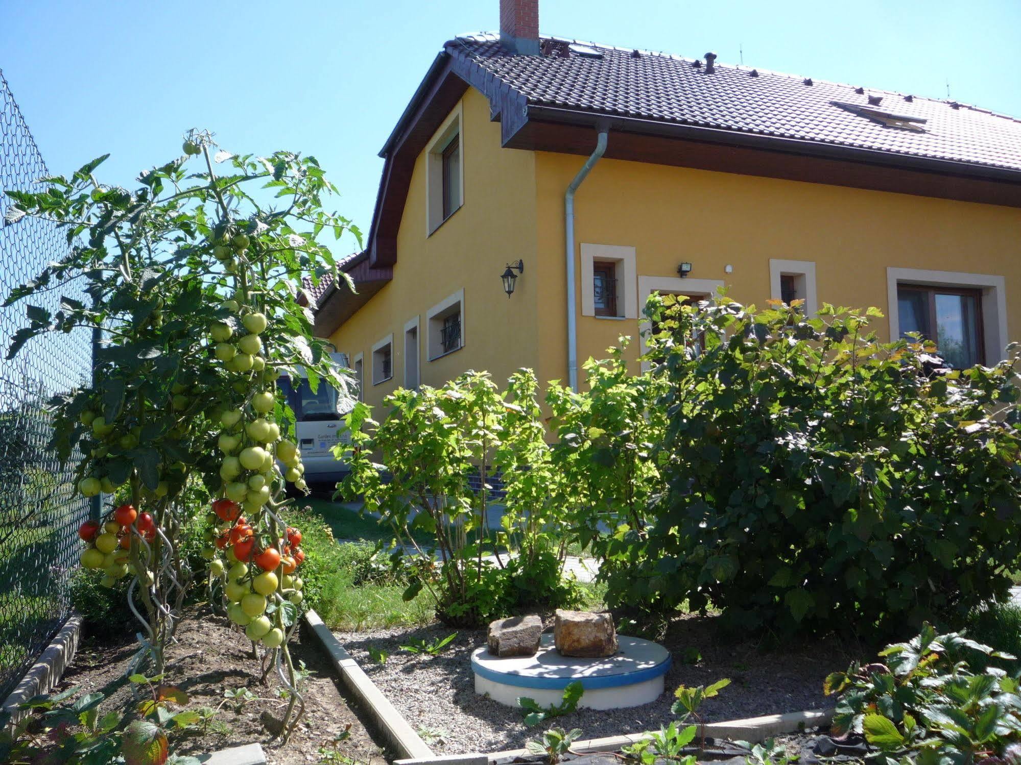 Apartmany Graf Chýně Exteriör bild