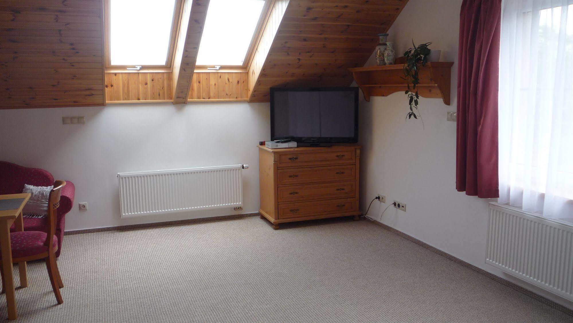 Apartmany Graf Chýně Exteriör bild